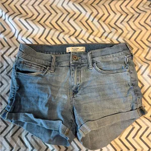 Abercrombie No Rip Jean Shorts – Size 4 thumbnail 5