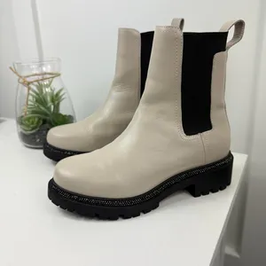DKNY Cute New Womens Boots Size 5 thumbnail 1