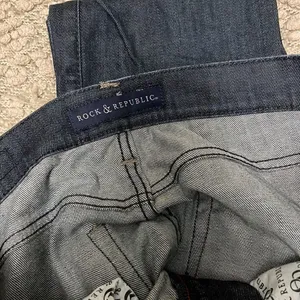 ROCK & REPUBLIC Berlin Denim Jeans. Size 10 W/2 % spandex‎ thumbnail 4