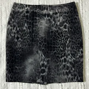 Karen Kane Crushed‎ Velvet Animal Print Fitted Skirt Size 6 Black Cheetah thumbnail 1