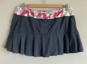 Vintage Lululemon Skirt Stamped Size 4 Collectible Floral Navy Pleated Skirt thumbnail 1