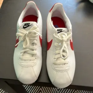 vintage Cortez leather sneakers in women’s 7. GUC thumbnail 2