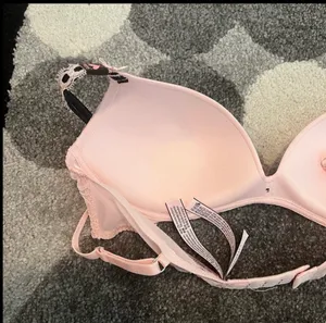 Victoria's Secret Lightly-Lined Wireless Bra thumbnail 4
