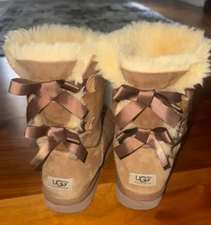 UGG Women’s Boots Tan Bailey Bow thumbnail 2