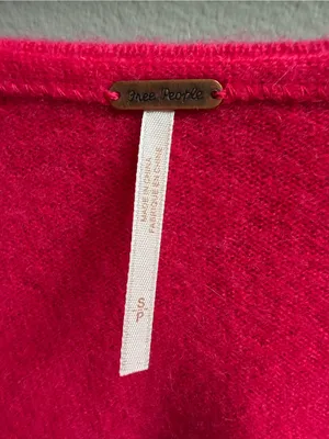 Free People Solitaire 100% Cashmere V-Neck Sweater in Raspberry Hot Pink Small thumbnail 3