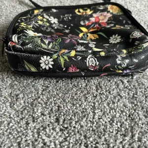 Beautiful Black Floral Print Multi Sac Crossbody Purse‎ Bag So Many Pockets! thumbnail 4
