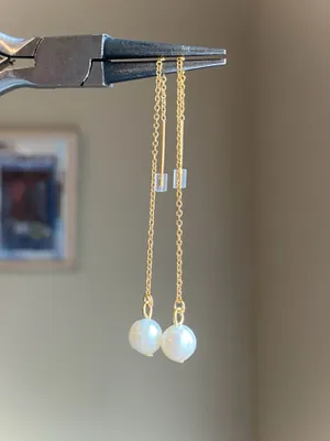 Handmade gold tone stainless steel dainty thread pearl earrings💖 thumbnail 2