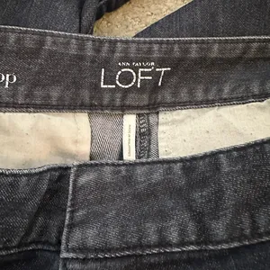 Ann Taylor LOFT - Modern Crop Jeans with Zipper Side Pockets - ADORABLE! thumbnail 2