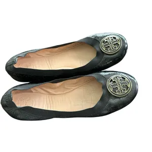Tory Burch Caroline Ballet Flats Black Sz 6.5 Patent Leather Round Toe Logo thumbnail 3
