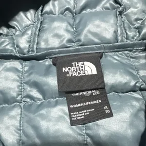 The North Face ThermoBall Hooded Puffer Jacket Women's XL Blue Insulated Coat thumbnail 3
