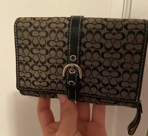 Wallet thumbnail 1