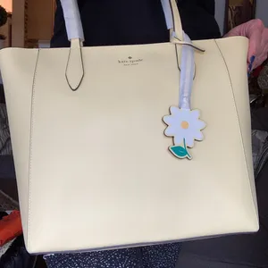 Authentic KATE SPADE Saffiano leather zip top Tote/Flower charm thumbnail 12