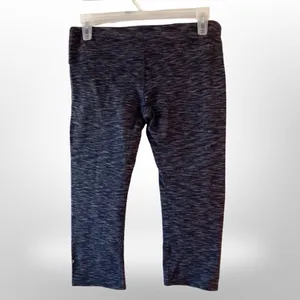 Alo Yoga High-Waist Airbrush Capri Leggings | Heather Charcoal | Medium thumbnail 6