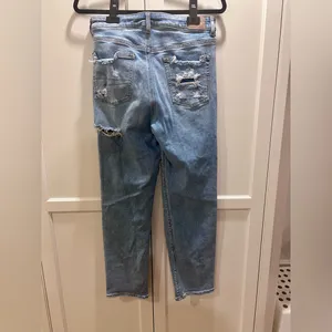 American Eagle Distressed Blue Jeans, size 8 thumbnail 2