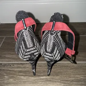Barbara Bui black‎ suede heels Black White patterned Back Red ankle strap 38.5 Size 8.5 thumbnail 5