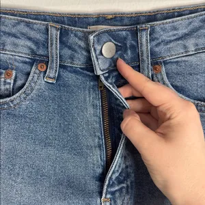 H&M Classic Raw Hem Blue Jean Shorts size 6 thumbnail 4