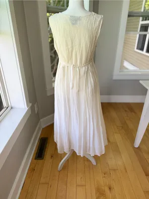 Vintage Diamond Dresses Ivory Floral Embroidered Tie Back Sleeveless Maxi Dress thumbnail 5