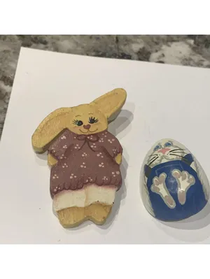 Lot Of 2 Costume Jewelry Brooches Pins Hand Painted Wood Easter Bunnies / Egg thumbnail 2