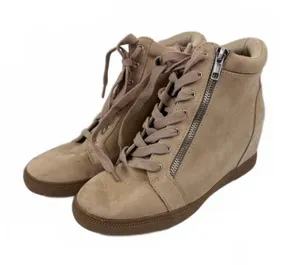 Women’s Boots Size 9 Brown thumbnail 1