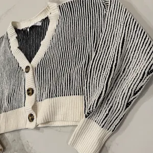 Altar’d State Maria Ribbed Chenille Balloon Sleeve Cardigan Sweater Women’s XXS thumbnail 5