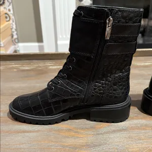 Vince Camuto Fawdry Black Croc Combat Boots Size 5.5 Lug Sole Leather Grunge‎ thumbnail 5