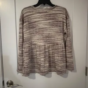 NWT Maurcies Top thumbnail 3