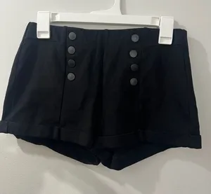 Ci Sono Black High-Waist Double-Button Cuffed Shorts thumbnail 1