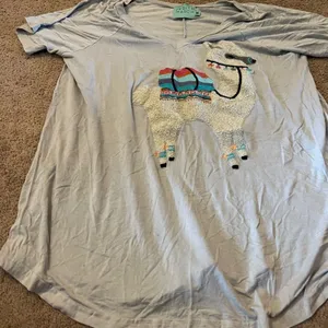 Judith march medium tee thumbnail 3