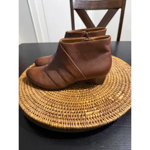 Sofft Womens Brown Leather Pleated Ankle Boots 8.5M 1082100 thumbnail 3