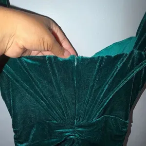 Trendy & Unique Women’s Medium Emerald Green Velvet Ruched Bodycon Mini Dress #1 thumbnail 6