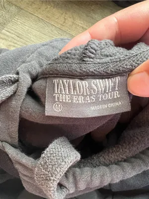 Taylor swift eras tour hoodie M thumbnail 11