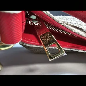 SIMPLY VERA Vera Wang Woven Hobo Bag Red Trim Gold Chain Classic everyday thumbnail 14