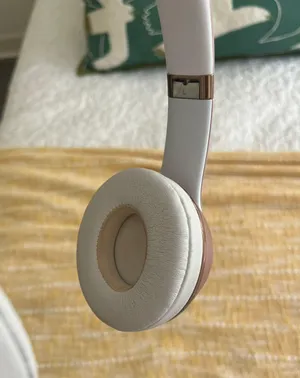 Beats Rose Gold Wireless Headphones thumbnail 5