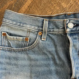 Levi’s 501 Denim Jean Shorts Cut Off Button Fly Size 27 Distressed thumbnail 2