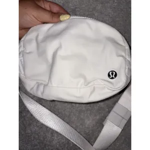 Lululemon Everywhere Belt Crossbody Bag 1L White thumbnail 5