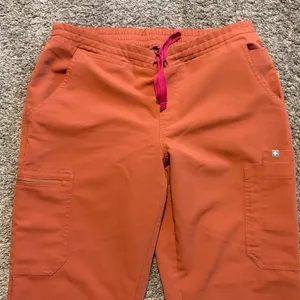 Figs‎ Women's Terracotta Yola Skinny Straight Leg Scrub Pants Medium thumbnail 4