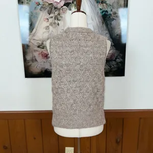 Universal Threads Super Cute Pointelle Sweater Vest! thumbnail 6