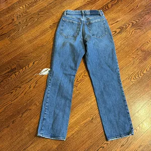 Abercrombie Curve Love Ultra High Rise 90s Straight Jean thumbnail 4
