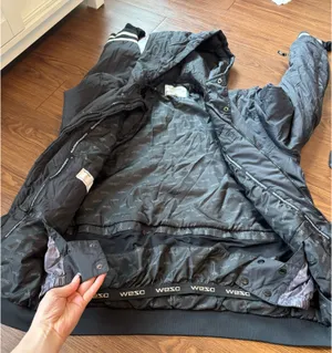 WeSC Jakobi hooded snowboard/ski jacket w/powder skirt and wrist gaiters thumbnail 7