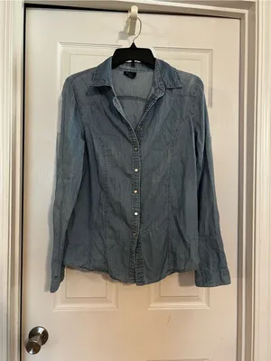 Rue21 Light Blue Denim Button-Down Shirt thumbnail 2