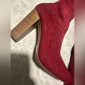 Chic burgendy Suede Heeled Boots Red Size 7.5 thumbnail 3