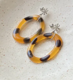 Handmade unique boho vintage funky style tortoiseshell hoop & flower dangle earrings🌼 thumbnail 4