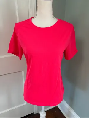 Fabletics Classic Crewneck Short-Sleeve Tee in Hot Pink Size Medium‎ thumbnail 1