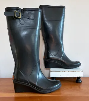 KORS Michael Kors Black Rubber Wedge Rain Boots Womens Size 8 Buckle Detail thumbnail 1