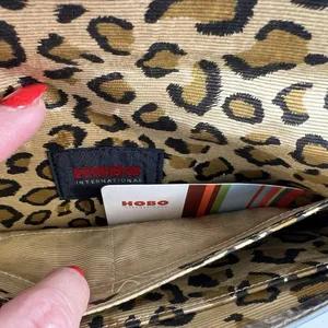 Hobo International Silver Patent Leather Twist Lock Closure Wallet Clutch Womens thumbnail 8
