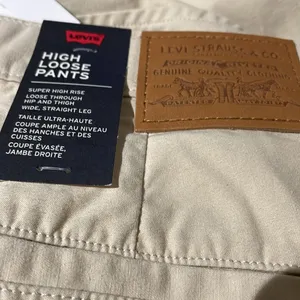 NWT LEVI’S PLEATED HIGH LOOSE PANTS 90’S STYLE KHAKI SZ-27 x 32 thumbnail 8