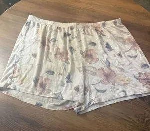 Tahari Shorts thumbnail 1