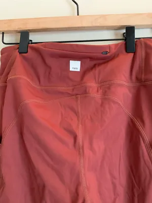 Vuori High-Waist Performance Leggings Rust Women Size Medium Athletic Pants thumbnail 3
