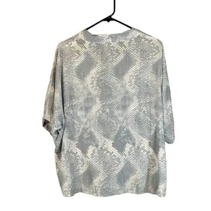 Olivaceous Blue & White Print Button Down Knot Front Blouse Women Sz M thumbnail 2