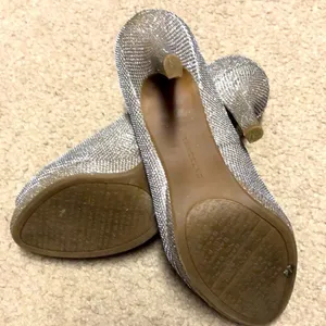 Bandolino Heels Size 7 1/2 Gold Metallic thumbnail 4